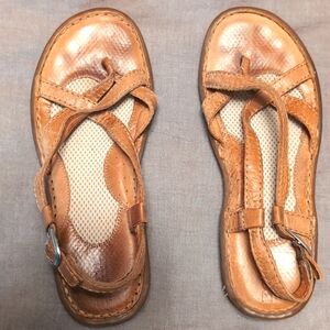Born sandals